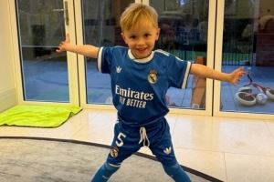 真-儿皇梦！麦迪逊社媒晒儿子身披贝林厄姆皇马球衣：明智的选择